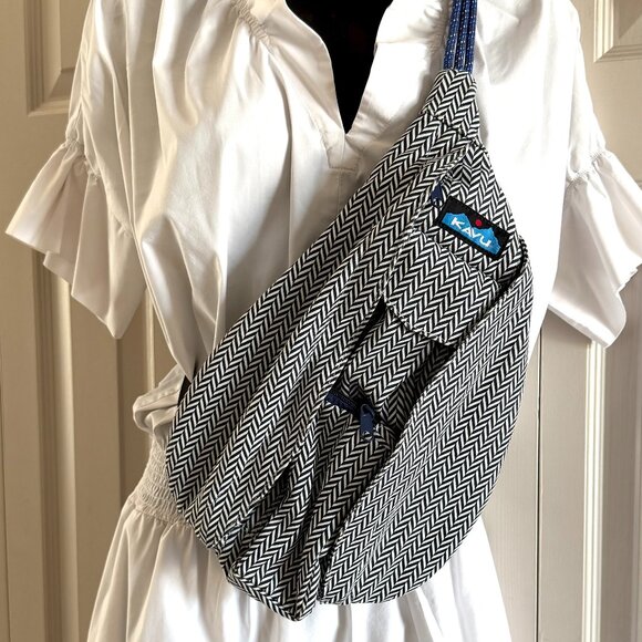 Kavu Rope Bag Chevron Shore 14" x 9.5" Chevron Sling Shoulder Bag - Picture 1 of 12
